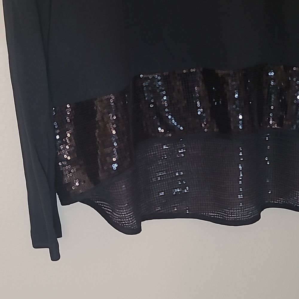🎄🎄🎄Bcbg Maxazria sz Sm Sequin Trim RoseAnn Top in Black - Picture 3 of 8